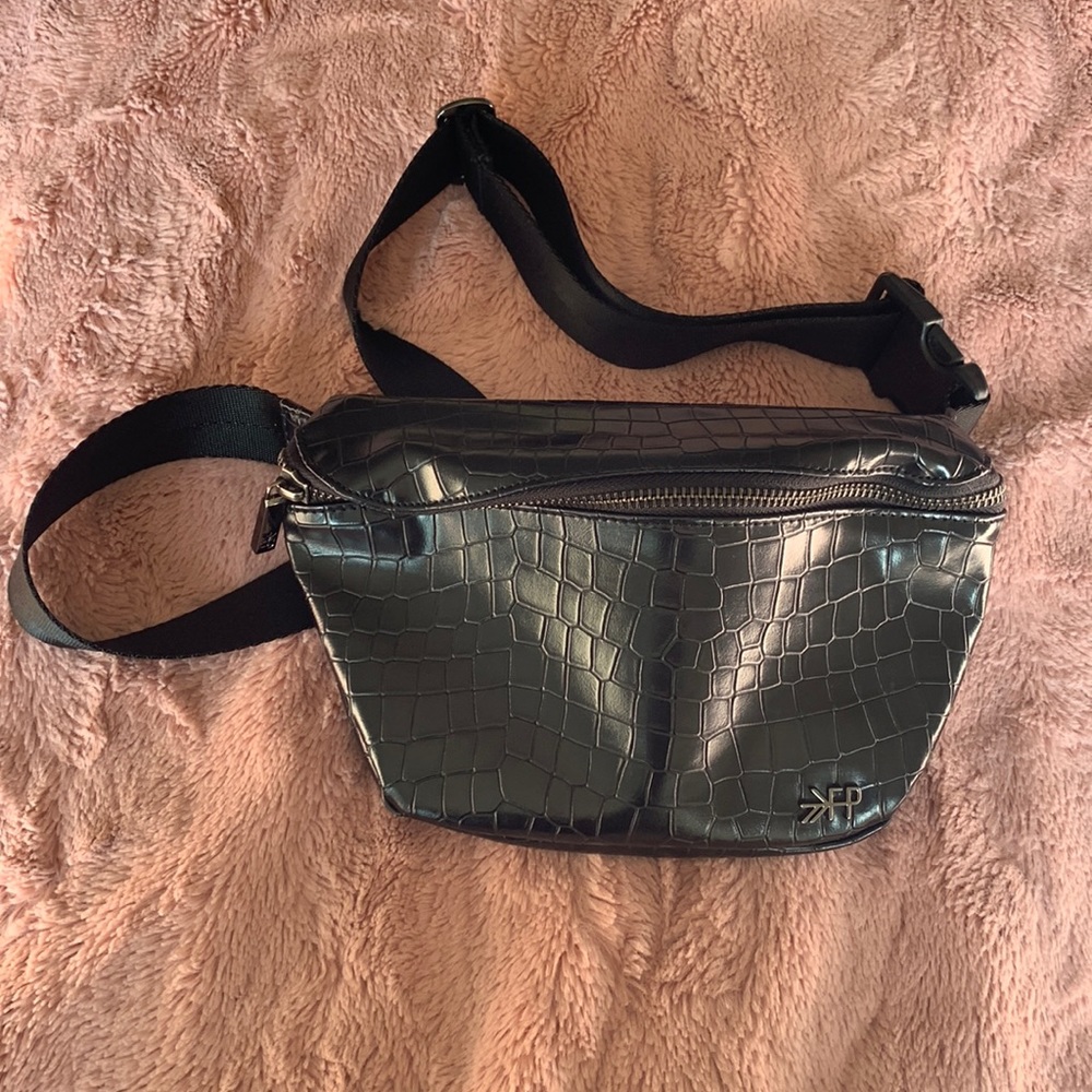 GUC Freshly picked Fanny pack